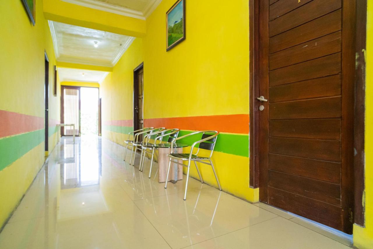 Hotel Reddoorz @ Kampung Sawah Jatimurni